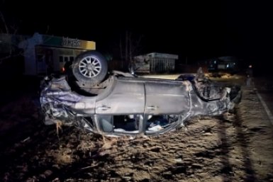 Mitsubishi перевернулся на мокрой дороге под Находкой