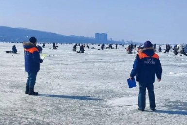 Рыбаки игнорируют запрет и выезжают на разрушающийся лёд во Владивостоке пресс-служба администрации Владивостока