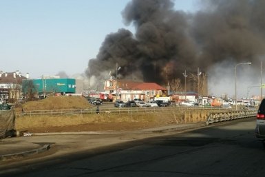 Пожар охватил рынок в районе Детского парка во Владивостоке ИА PrimaMedia