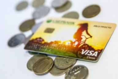 банковская карта банковские карты кредитки зарплата платежи оплата безналичные деньги финансы ИА PrimaMedia