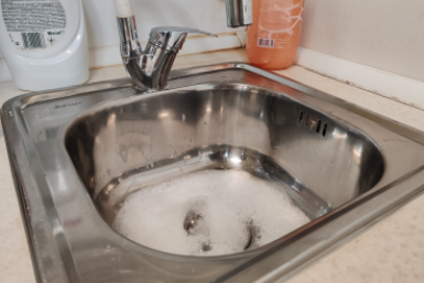 Всего 1 ложка — и трубы всегда чистые, без зловонных пробок и засоров