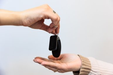 Суд в Ставрополе обратил в доход государства квартиры и Porsche госслужащего