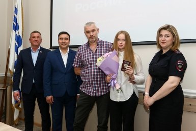 В День рождения Находки, школьникам торжественно вручили паспорта гражданина РФ пресс-служба администрации НГО