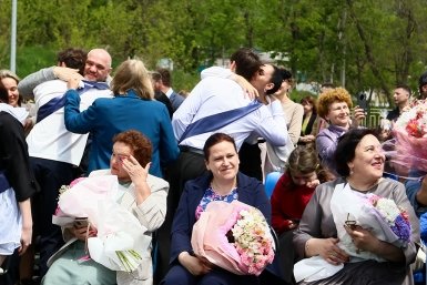 От линейки — к мечтам: как находкинские выпускники прощаются со школой