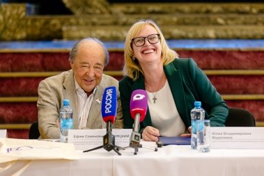 Луна для шаха Бахрама и 10 кг плова: в Приморье начались гастроли театра из Ферганы