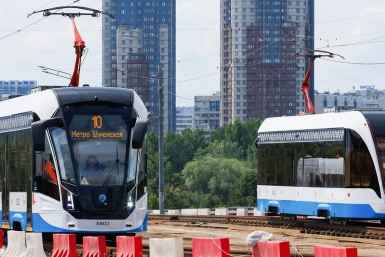 Специалисты уложат современные бесстыковые рельсы на Строгинском мосту https://www.mos.ru/