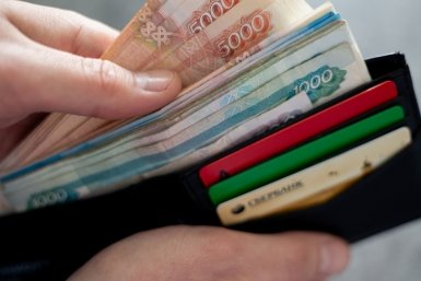 В надежном банке или в банке для солений: как и где хранить деньги, чтобы хватало на все
