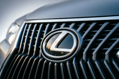 Приморец пытался спрятать Lexus от приставов — а его сдали китайцы
