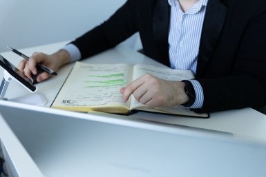 Рабочий день россиян сократился на 0,5% в 2026 году