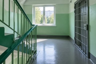 За чужой тамбур в ЖКХ будет отвечать тот, кто им пользуется Создано при помощи ИИ