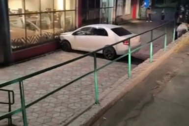 В Находке задержан пьяный водитель, сбивший пешехода и влетевший в магазин