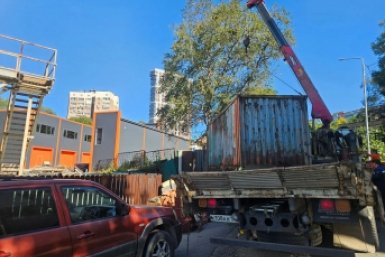 Во Владивостоке начали демонтировать самовольно установленные гаражи и другие объекты