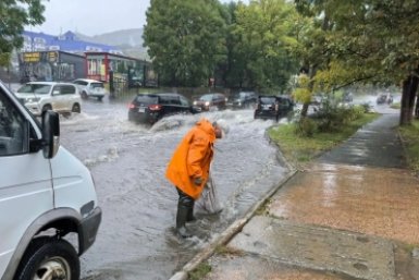 Дорожники Находки ликвидируют последствия сильнейшего ливня пресс-служба администрации НГО