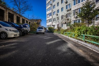 Новые придомовые дороги появились у жителей Союзной и Борисенко во Владивостоке