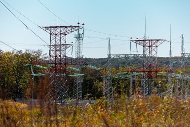 Энергетики восстанавливают электроснабжение после отключения в Лазовском округе
