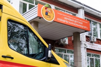 Малолетний ребенок упал с балкона 4 этажа в приморском поселке Сибирцево - состояние тяжелое