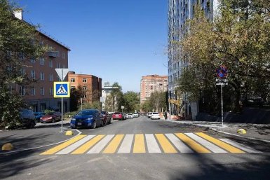 Участок улицы Алеутской с тротуарами и парковками обновили во Владивостоке