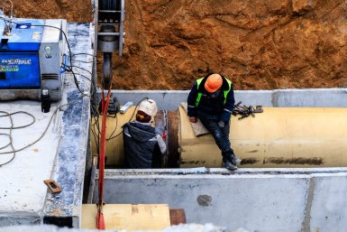 Теплосети ремонтируют на улице Луговой во Владивостоке