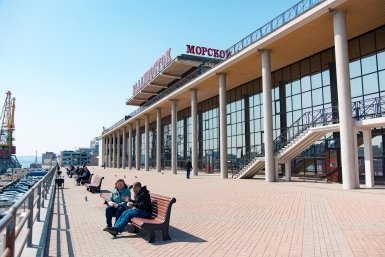"Вы что творите?": инцидент на ж/д вокзале потряс жителей Приморья