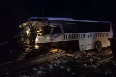 5 лет колонии за три смерти: в Приморье осудили водителя фуры, разбившей пассажирский автобус