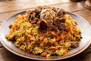 Готовлю плов только по-ивлевски: наворачиваю ложками - и всегда мало. Вкусный, ароматный, и рис рассыпчатый