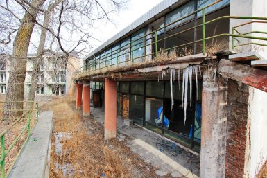Мёртвые корпуса легендарной грязелечебницы на Садгороде хотят пустить с молотка