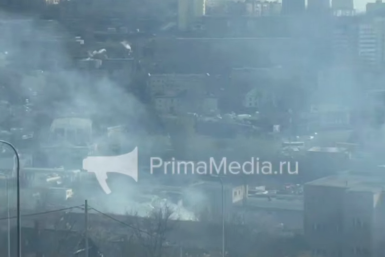 "Все в дыму": мощный пожар в крупном районе Владивостока – видео