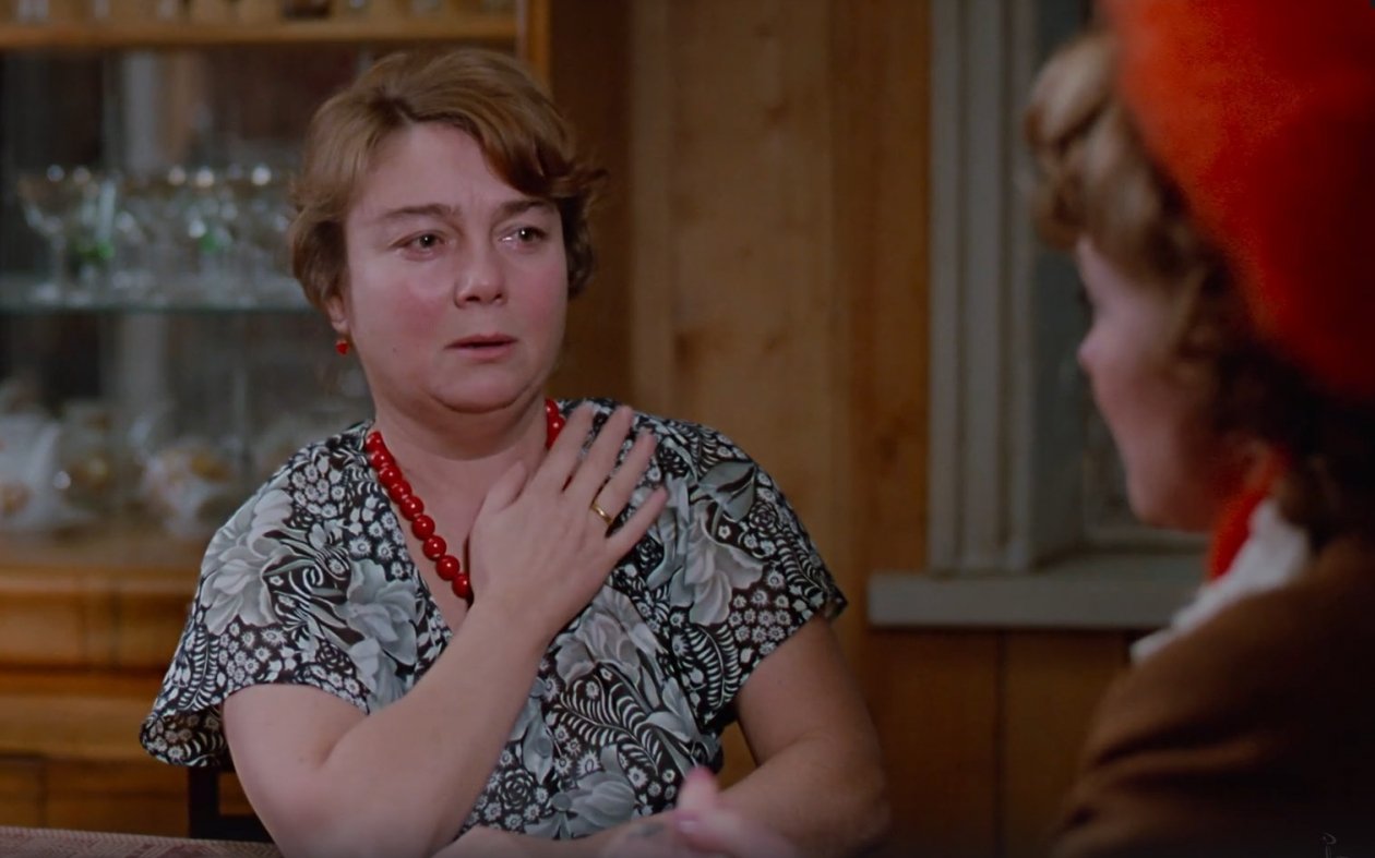 Скриншот из видео Кадры из фильма &quotЛюбовь и голуби&quot (12+)