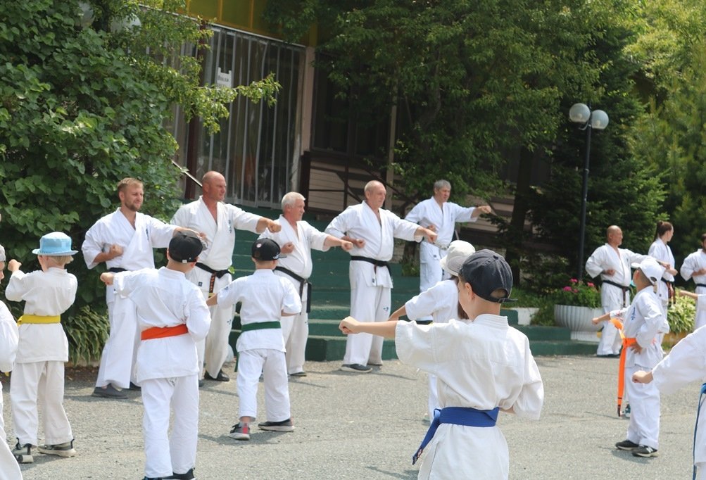 Дальневосточные учебно-тренировочные сборы по киокусинкай стартовали в Находке пресс-служба администрации НГО