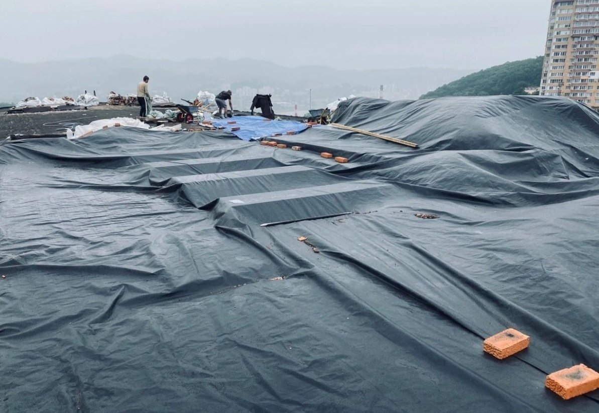 Директора строительной компании будут судить за плохой ремонт кровель фото из домового чата жителей ул. Пограничной, 3