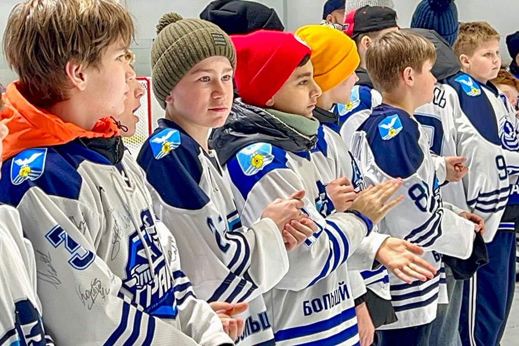 Юные хоккеисты из Находки преподнесли мамам особый подарок к Международному женскому дню пресс-служба администрации НГО