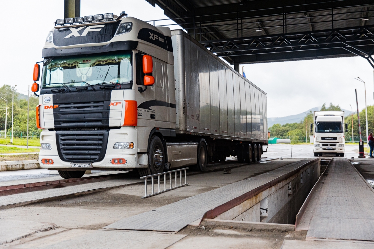 Фура, большегруз, таможня Илья Аверьянов, ИА PrimaMedia.ru