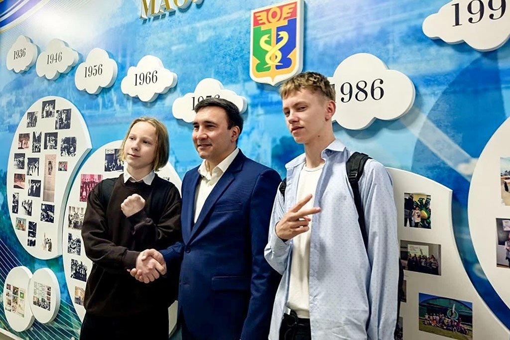 В школе №4 прошли встречи с главой города по вопросам профориентации и трудоустройства молодёжи пресс-служба администрации НГО