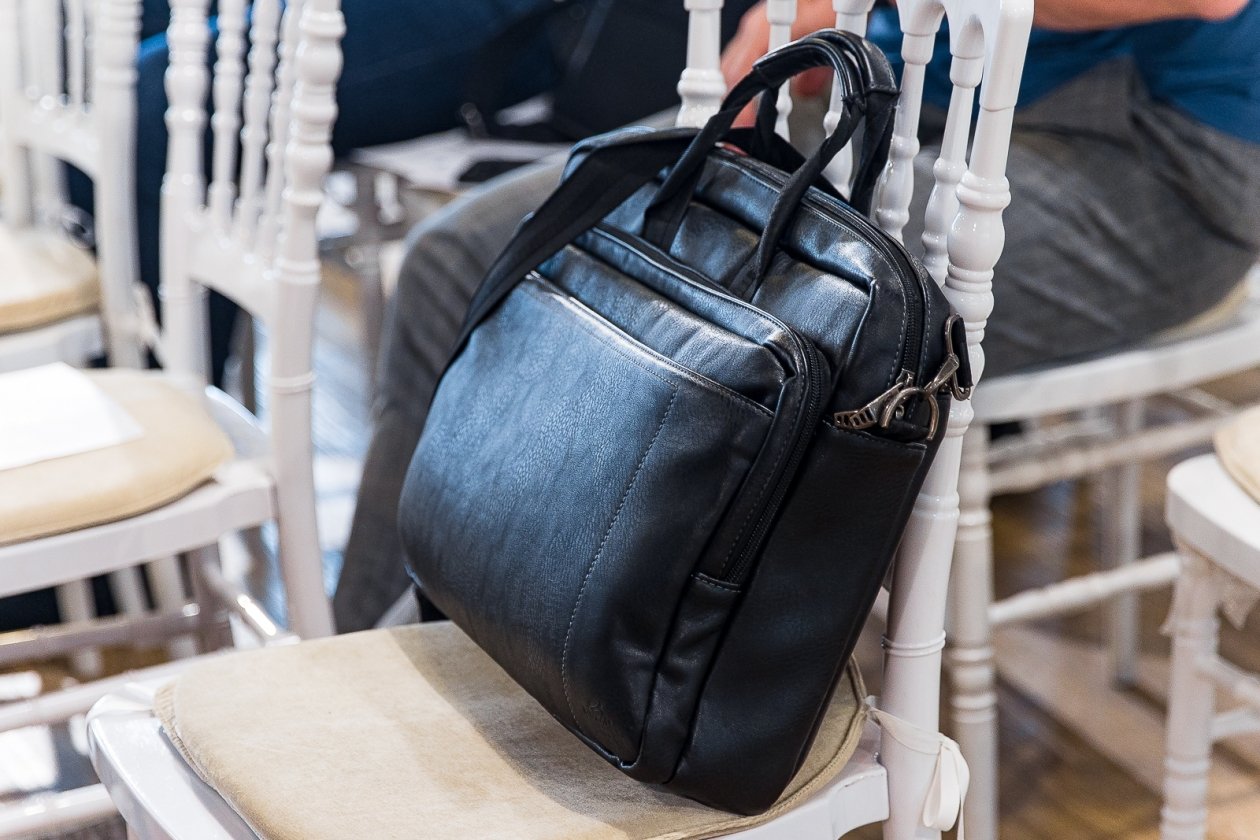 Портфель бизнесмена Илья Аверьянов, ИА PrimaMedia