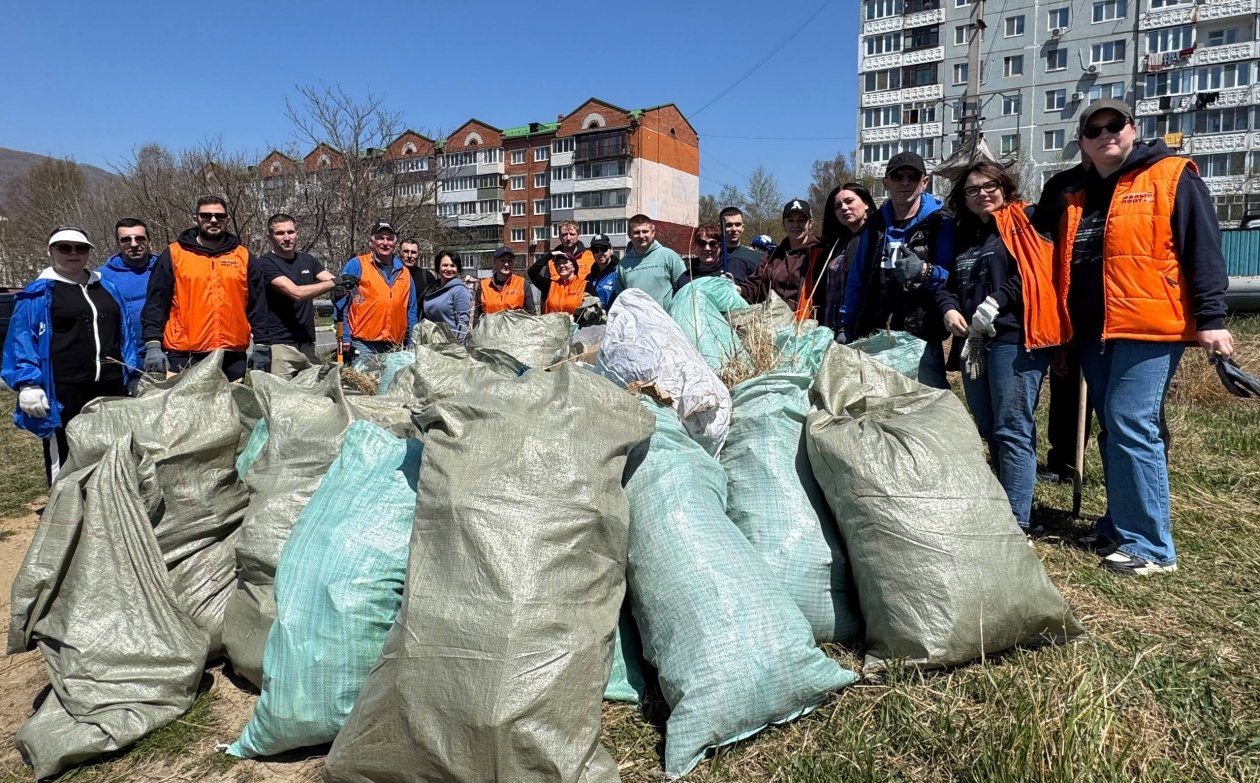 Сотрудники Малого порта сделали чище Врангель предоставлено пресс-службой Малого порта