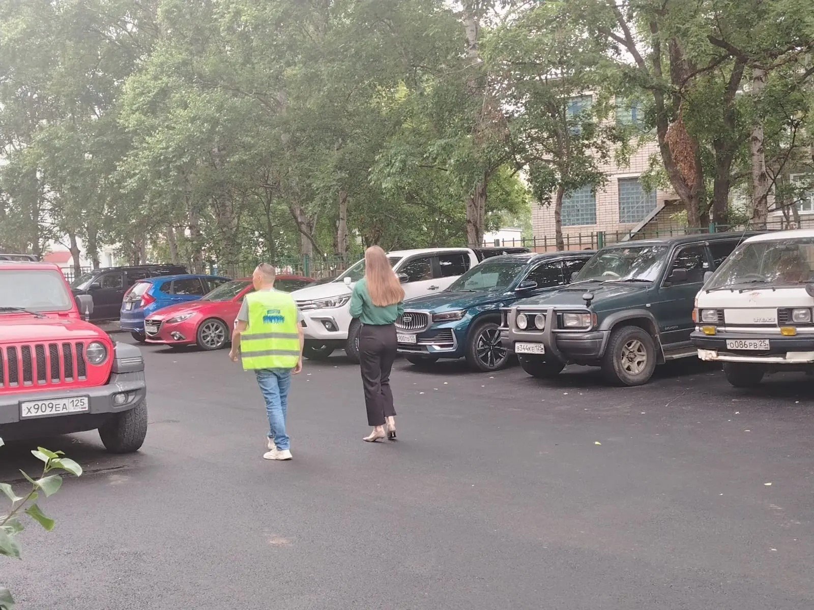 Без луж и с новым асфальтом: во Врангеле сдали два обновленных двора пресс-служба администрации НГО