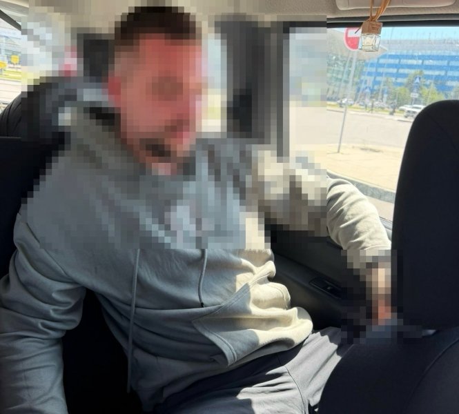 Находкинскими оперативниками в аэропорту Хабаровска задержан подозреваемый в мошенничестве с доставкой автомобилей из-за границы Пресс-служба ОМВД России по г. Находке